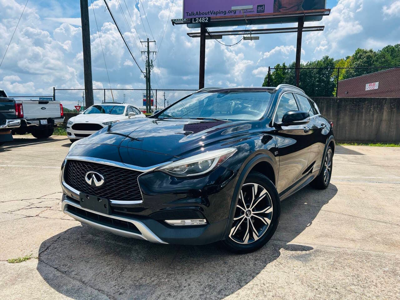 2017 INFINITI QX30 Premium