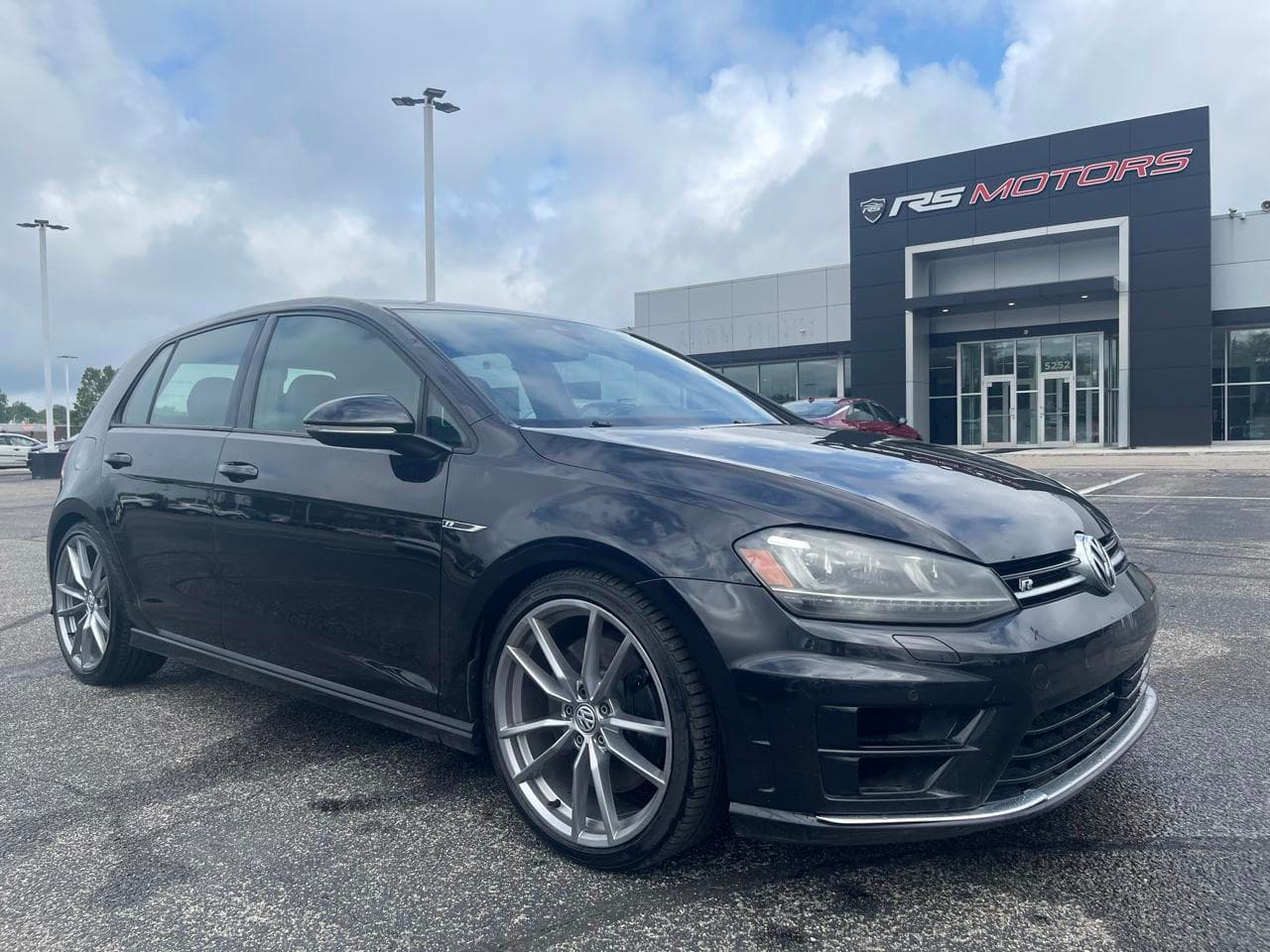 2017 VOLKSWAGEN GOLF R 2.0T