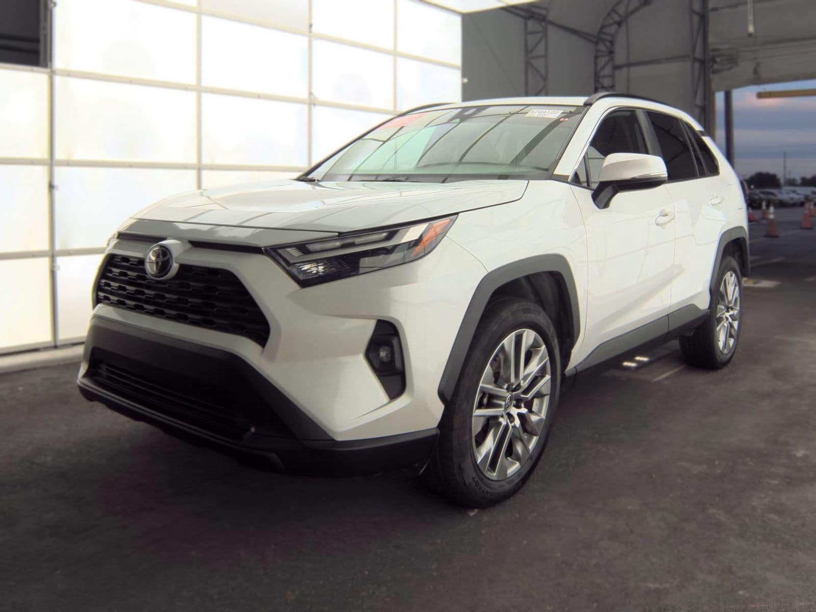 2023 TOYOTA RAV4 XLE Premium