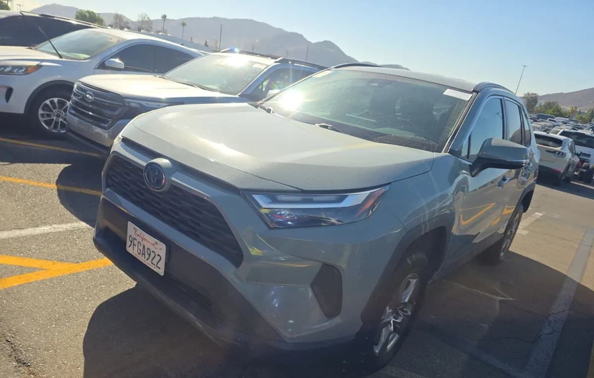 2023 TOYOTA RAV4 HYBRID XLE