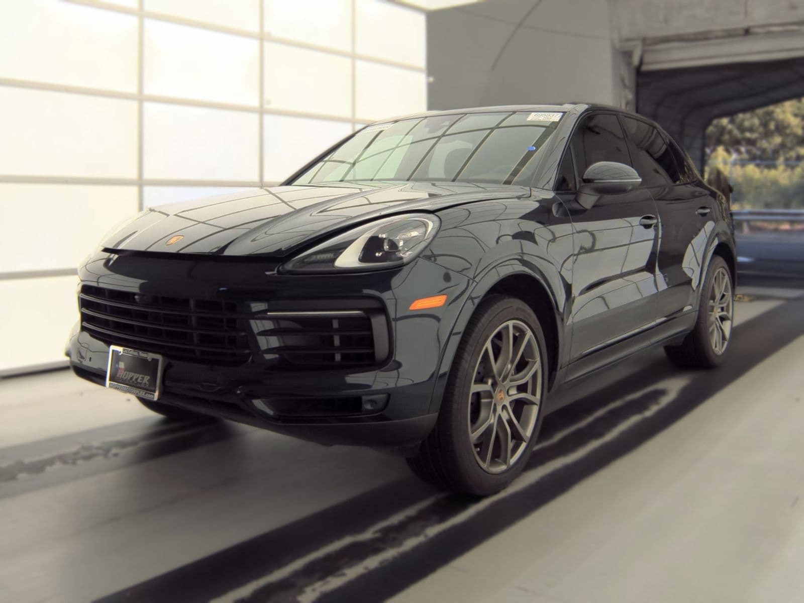 2021 PORSCHE CAYENNE Base