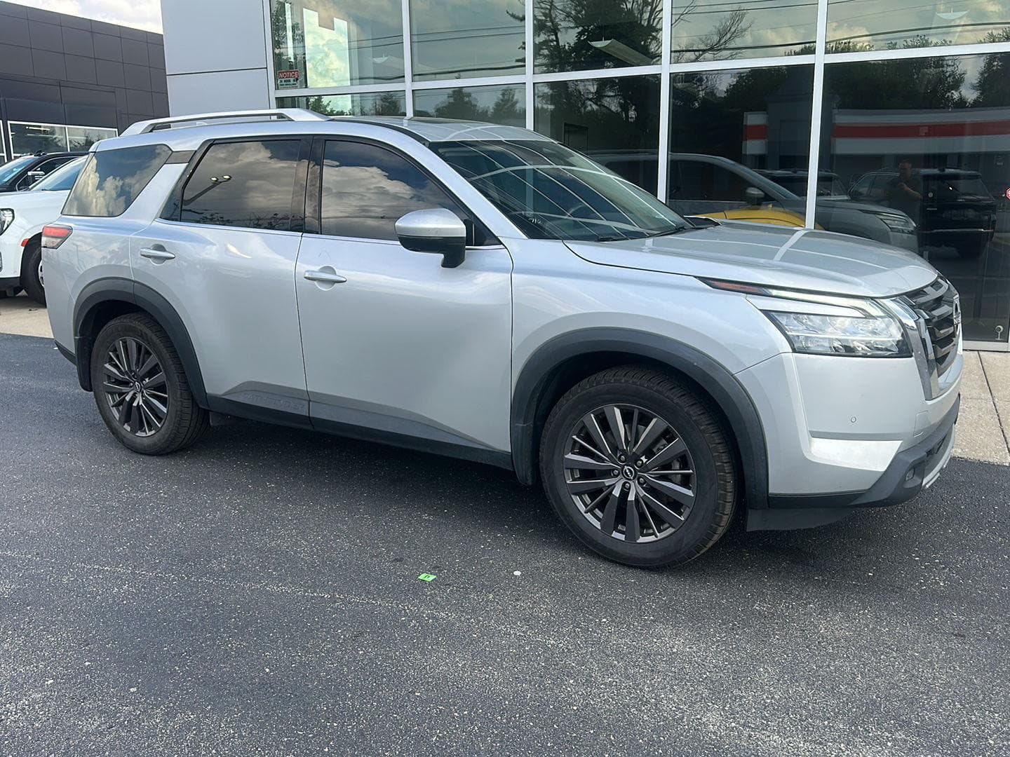 2022 NISSAN PATHFINDER SL