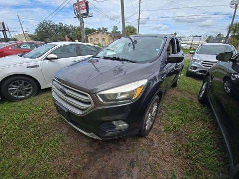 2017 FORD ESCAPE SE 1