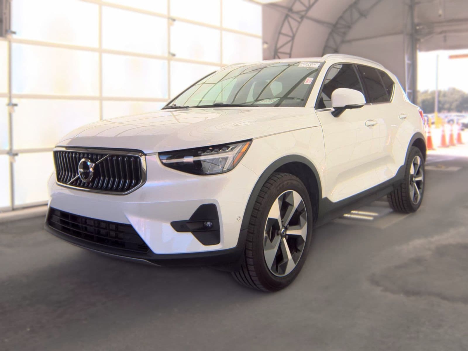 2024 VOLVO XC40 B5 Plus