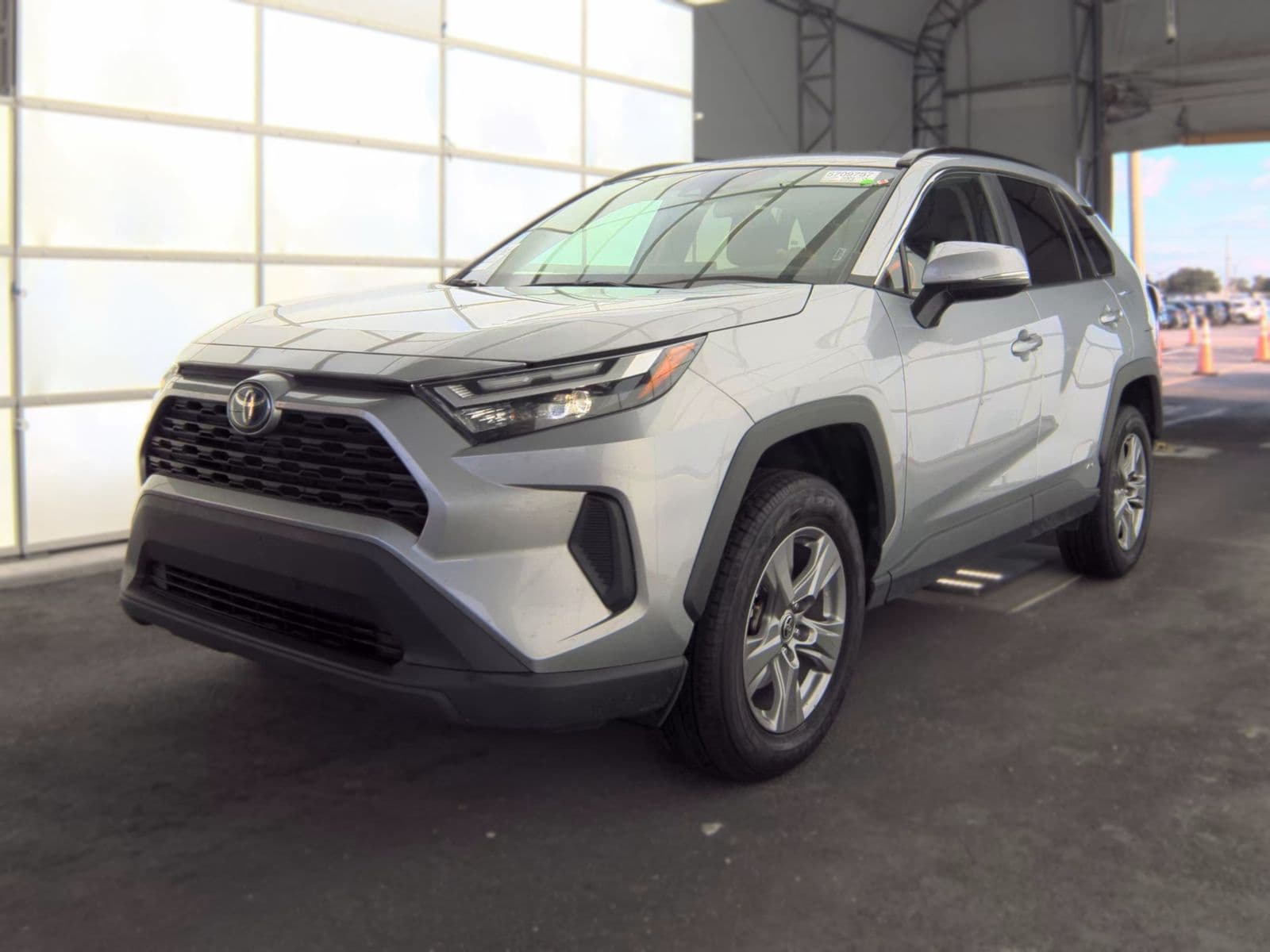 2024 TOYOTA RAV4 HYBRID XLE