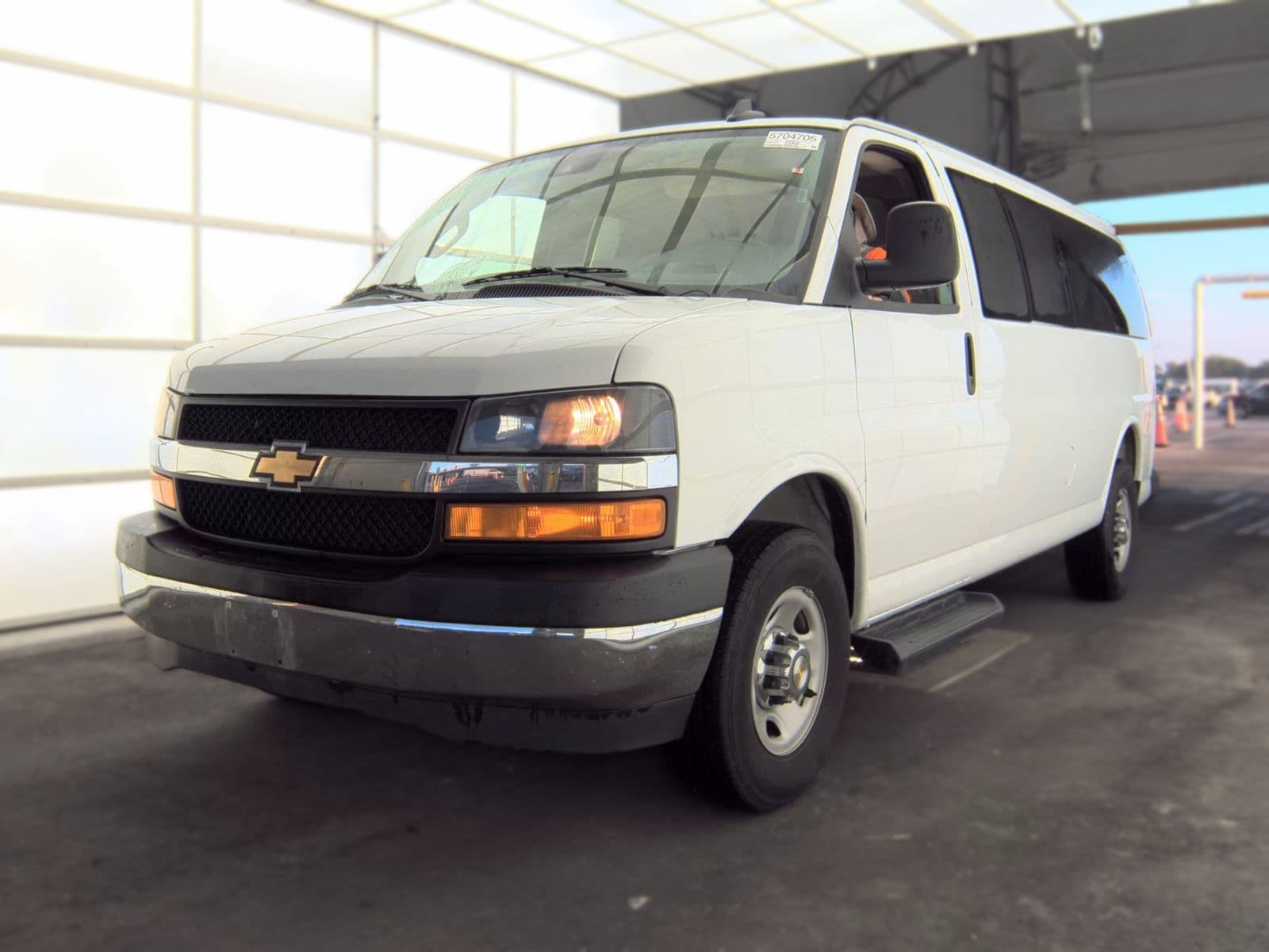 2025 CHEVROLET EXPRESS 3500 LT