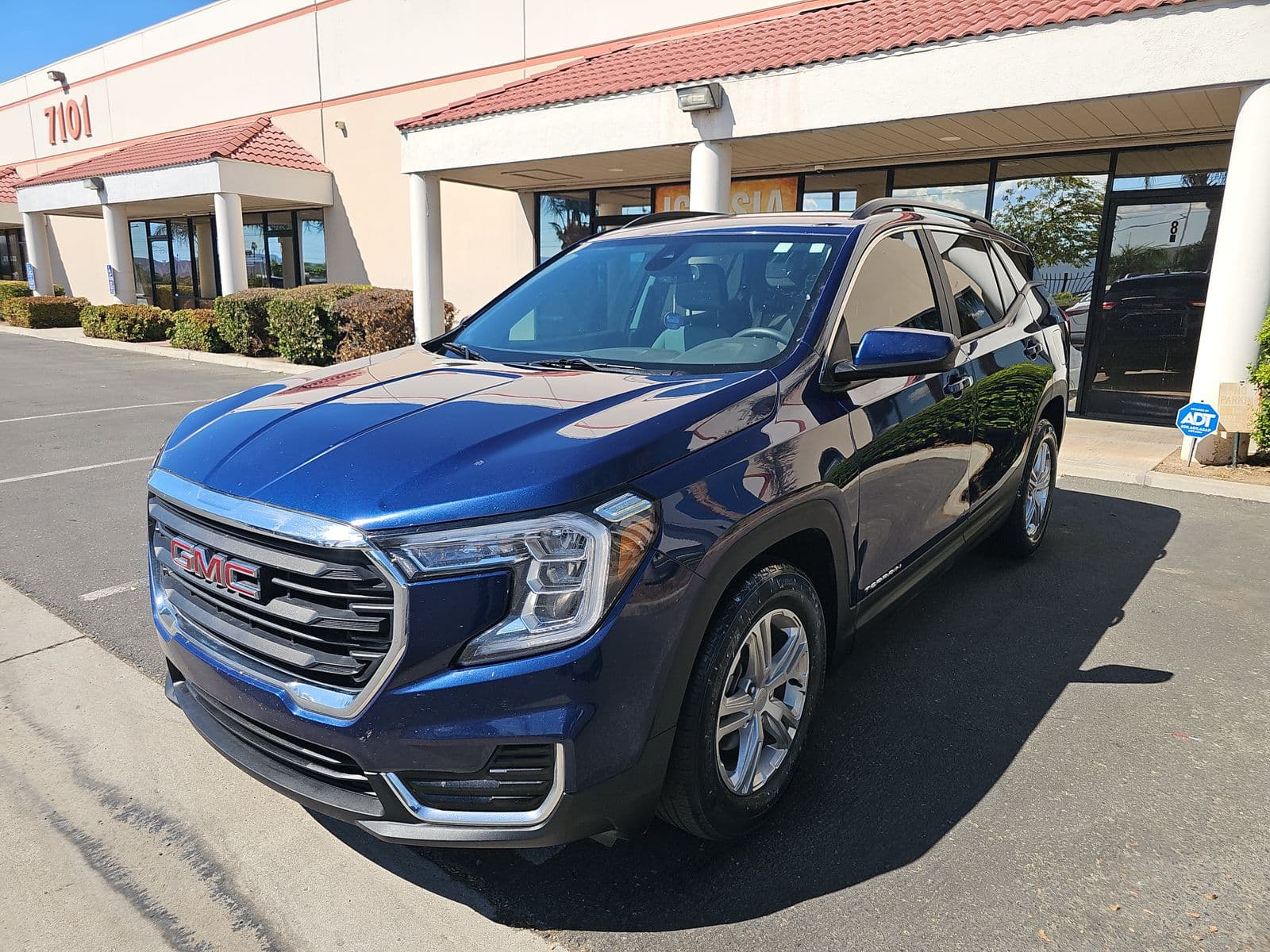 2022 GMC TERRAIN SLE 1