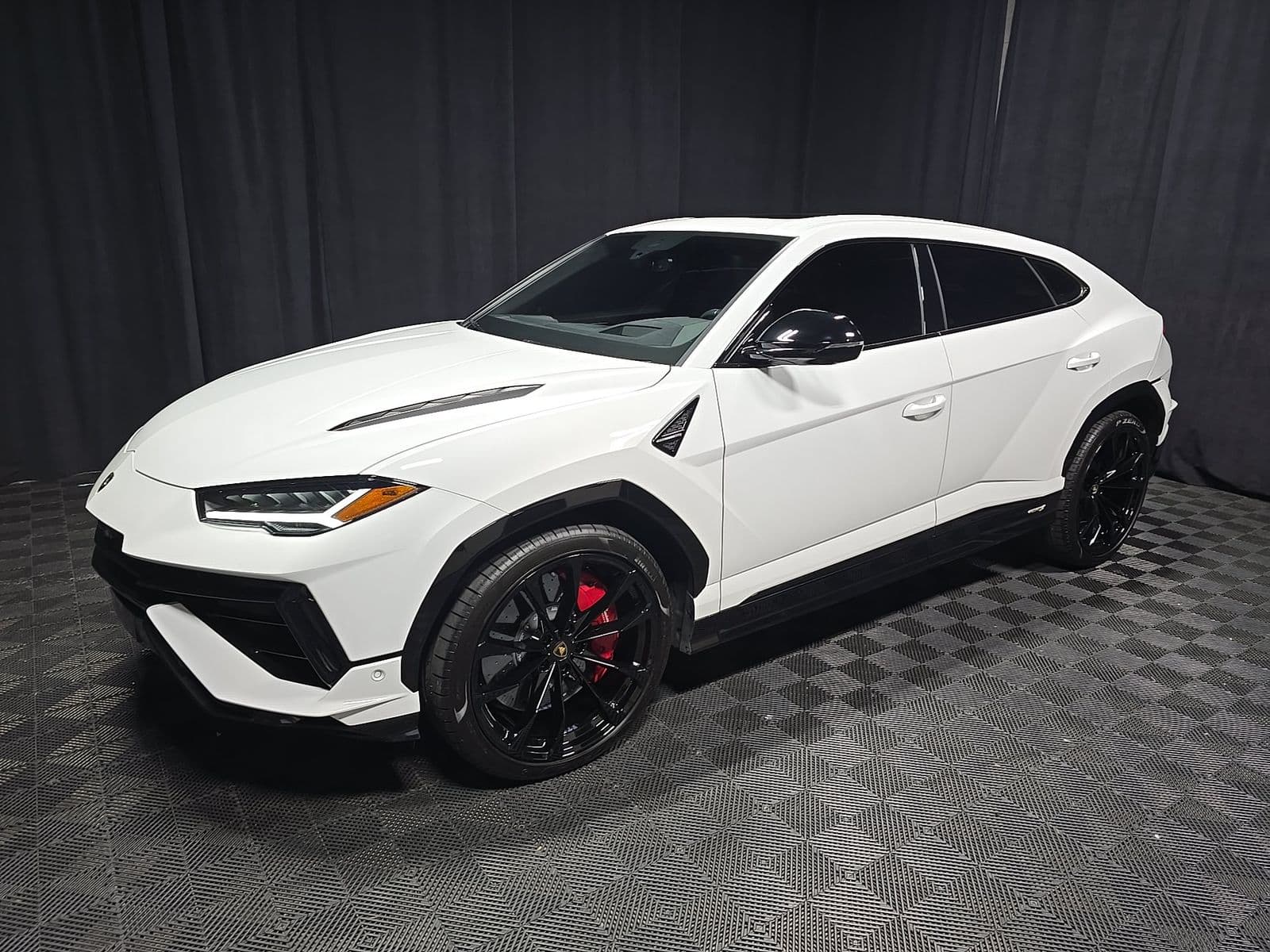 2023 LAMBORGHINI URUS Base