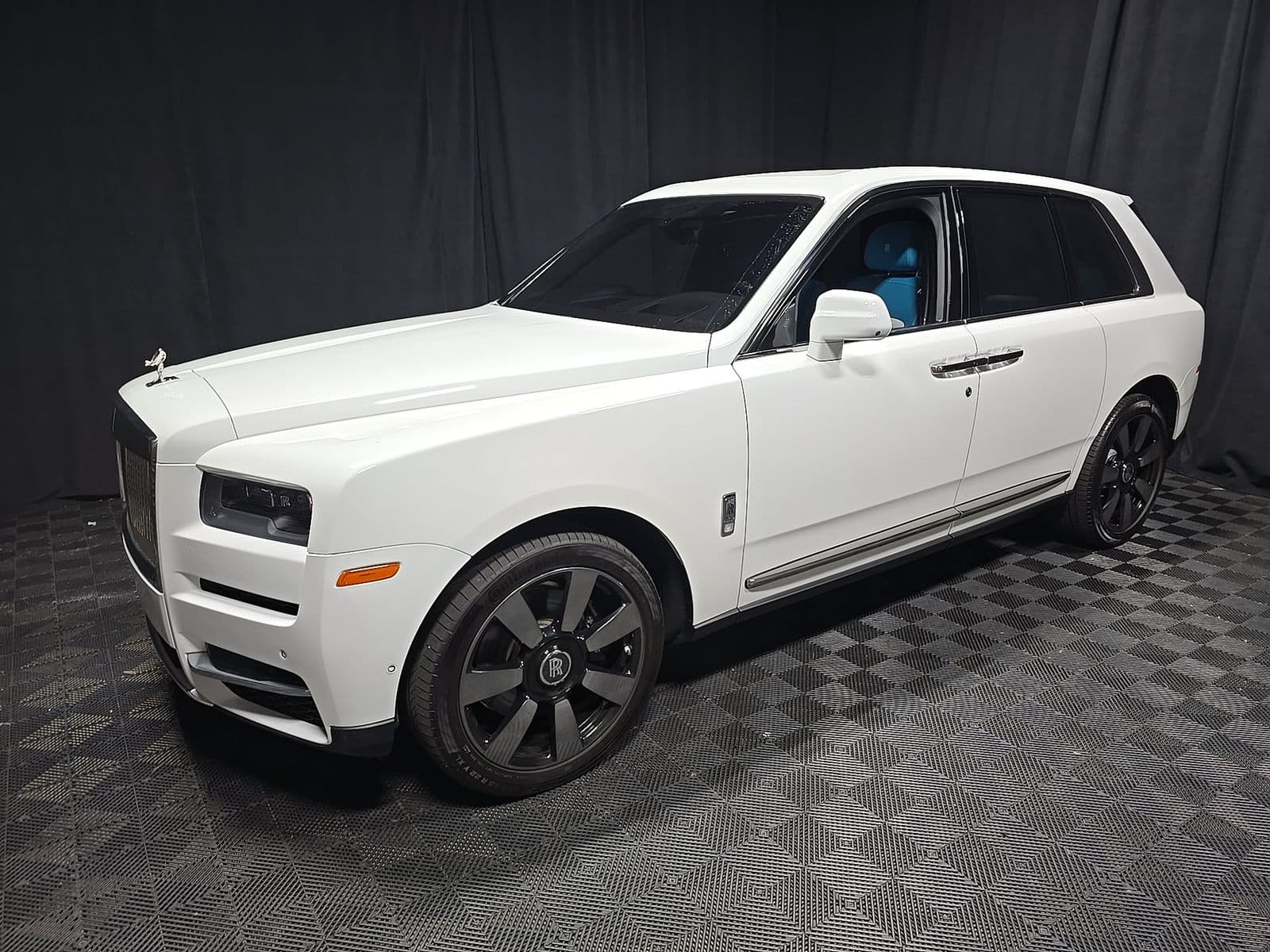 2024 ROLLS-ROYCE CULLINAN Base