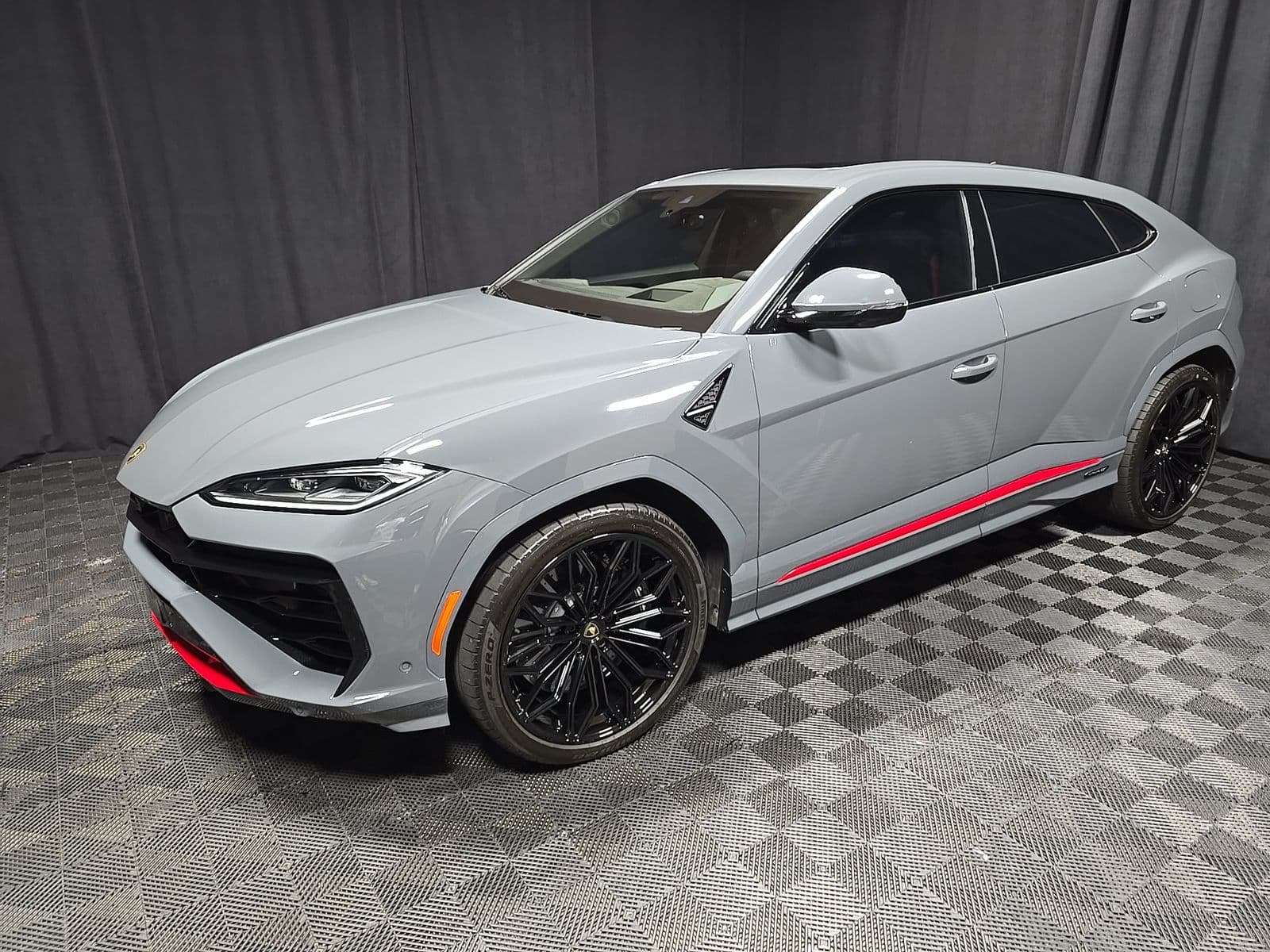 2025 LAMBORGHINI URUS PLUG-IN HYBRID SE