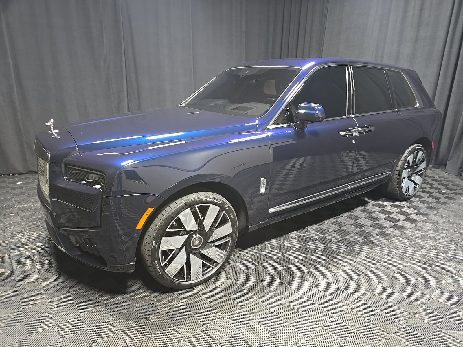 2025 ROLLS-ROYCE CULLINAN Base