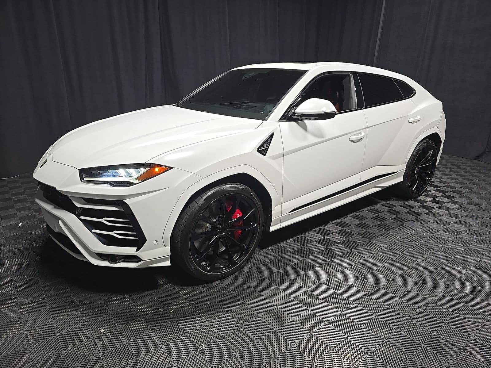 2020 LAMBORGHINI URUS Base