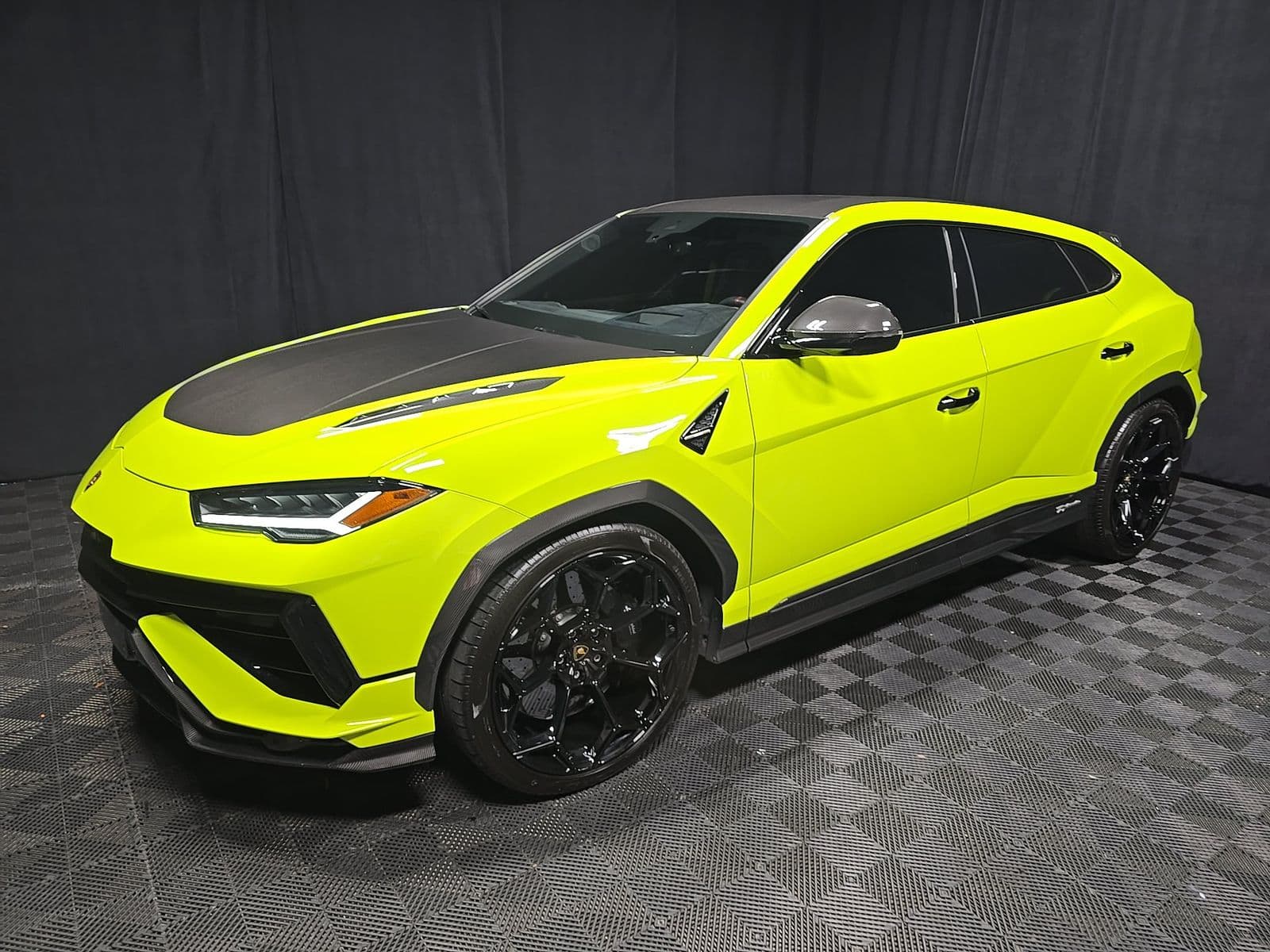2024 LAMBORGHINI URUS Performante