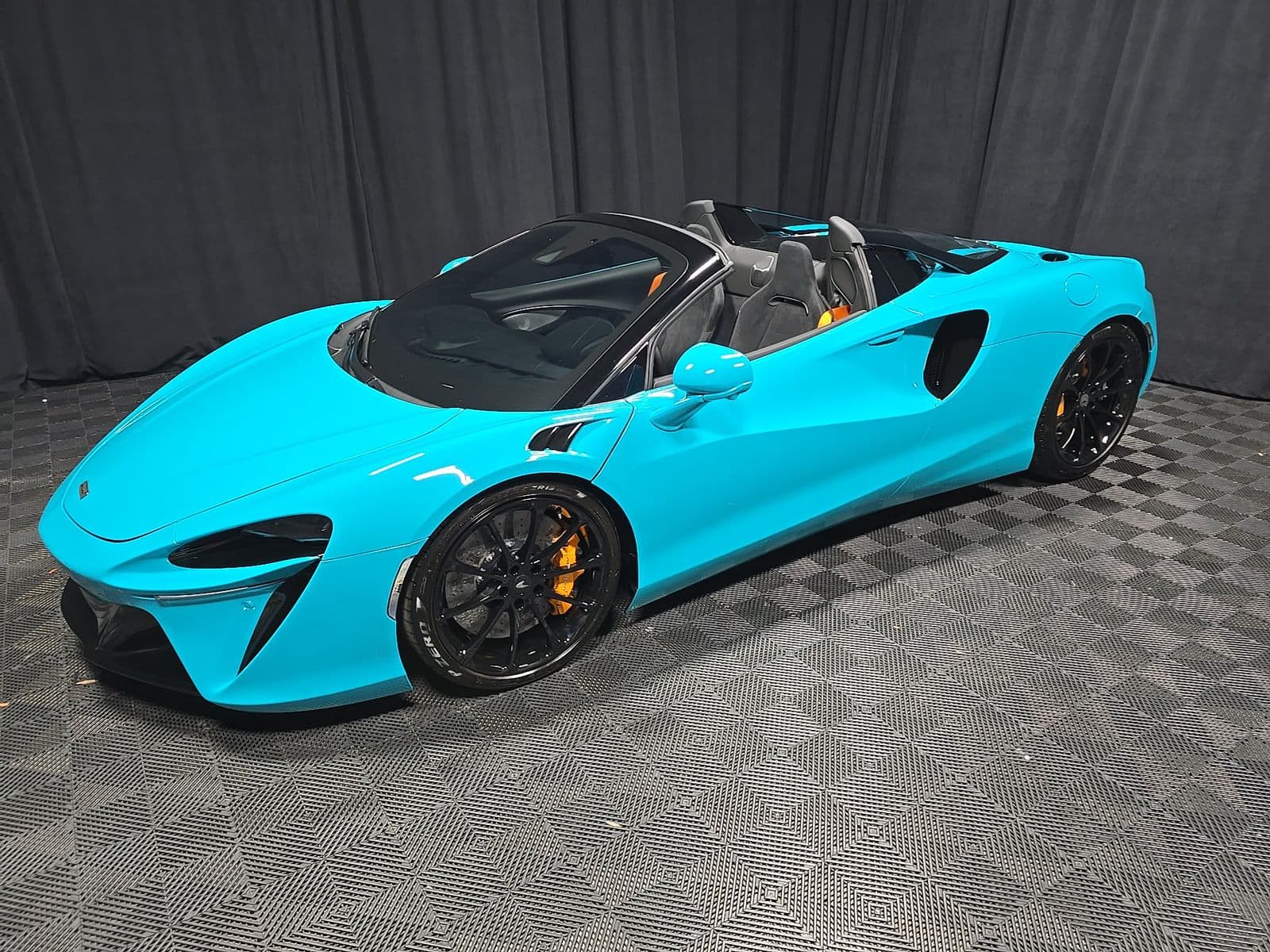 2025 MCLAREN ARTURA TechLux