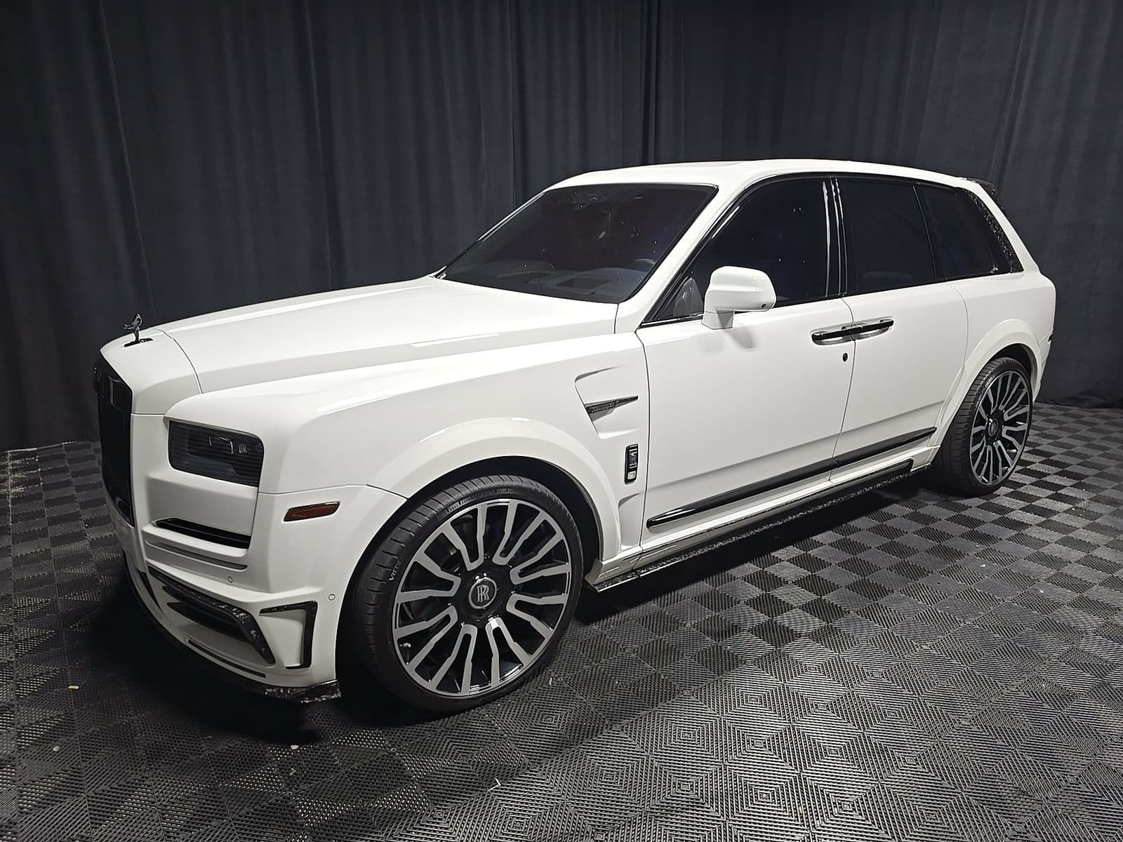 2024 ROLLS-ROYCE CULLINAN Base