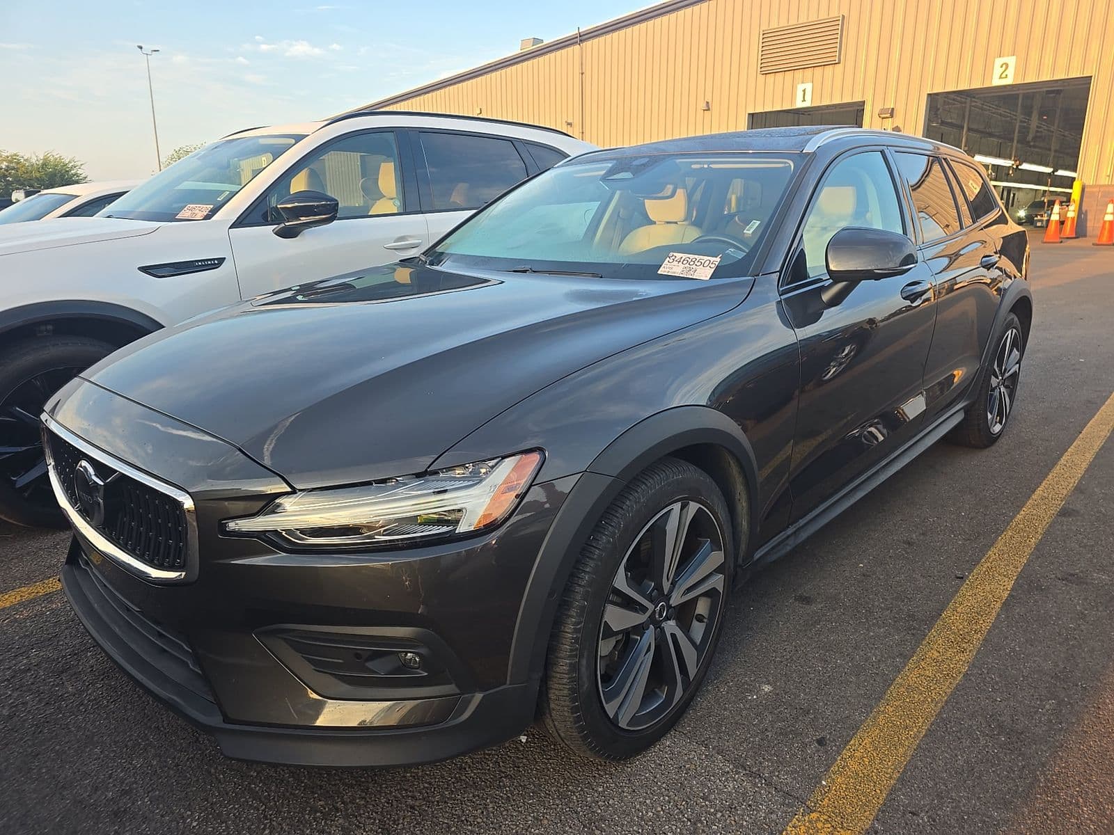 2025 VOLVO V60 CROSS COUNTRY B5 Plus