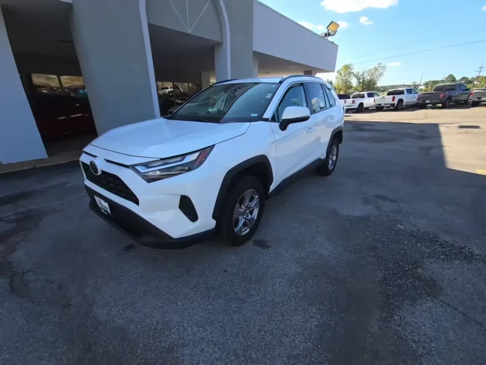 2025 TOYOTA RAV4 XLE