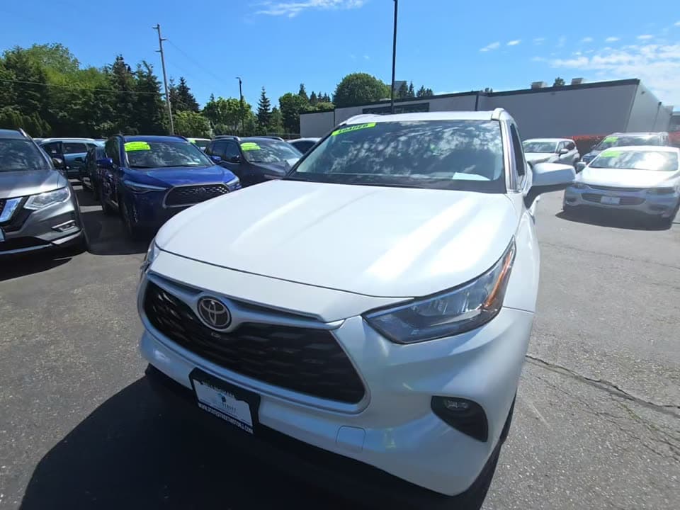 2025 TOYOTA HIGHLANDER XLE