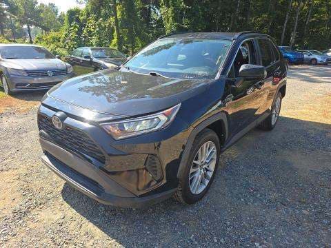 2019 TOYOTA RAV4 LE 1