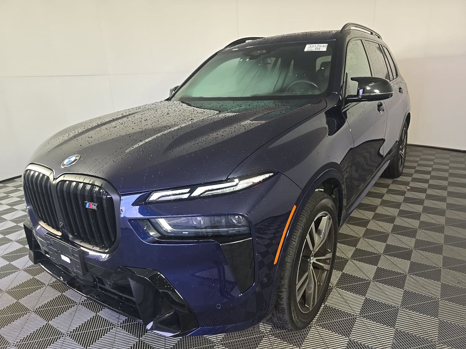 2023 BMW X7 M60i