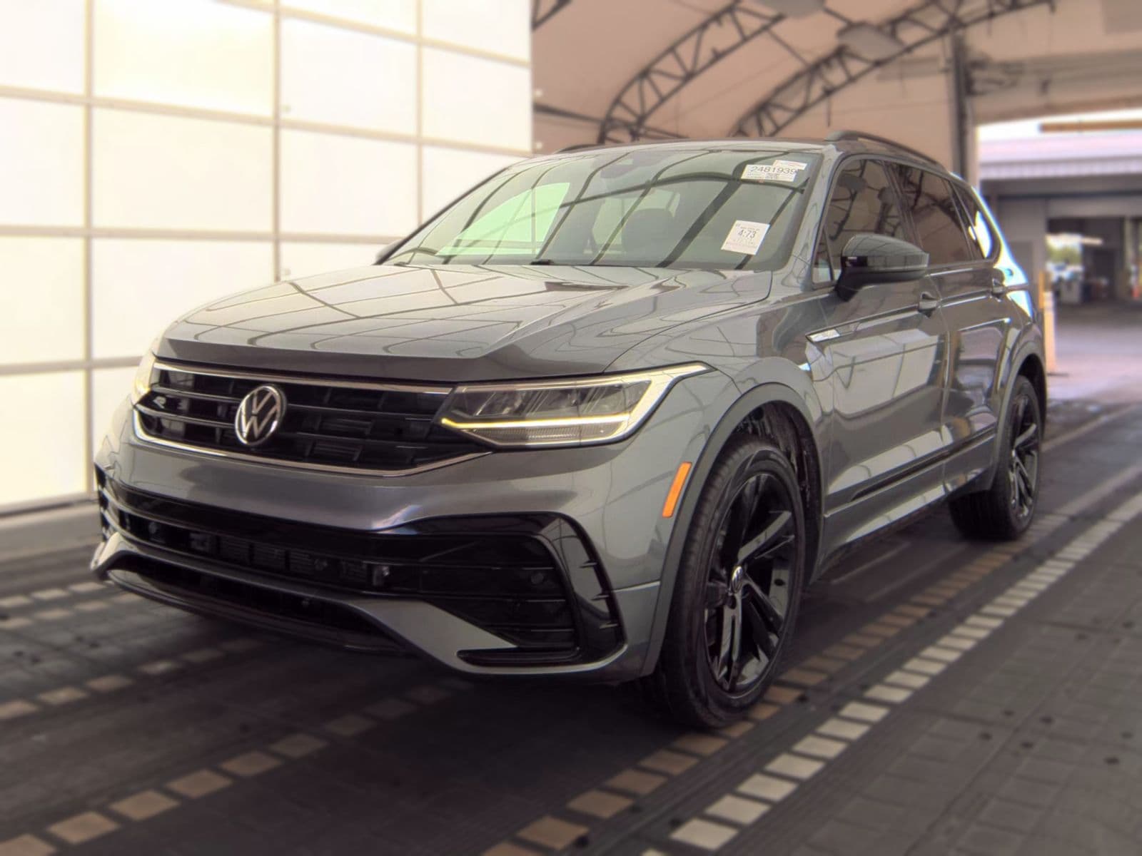 2023 VOLKSWAGEN TIGUAN 2.0T SE R-LINE Black