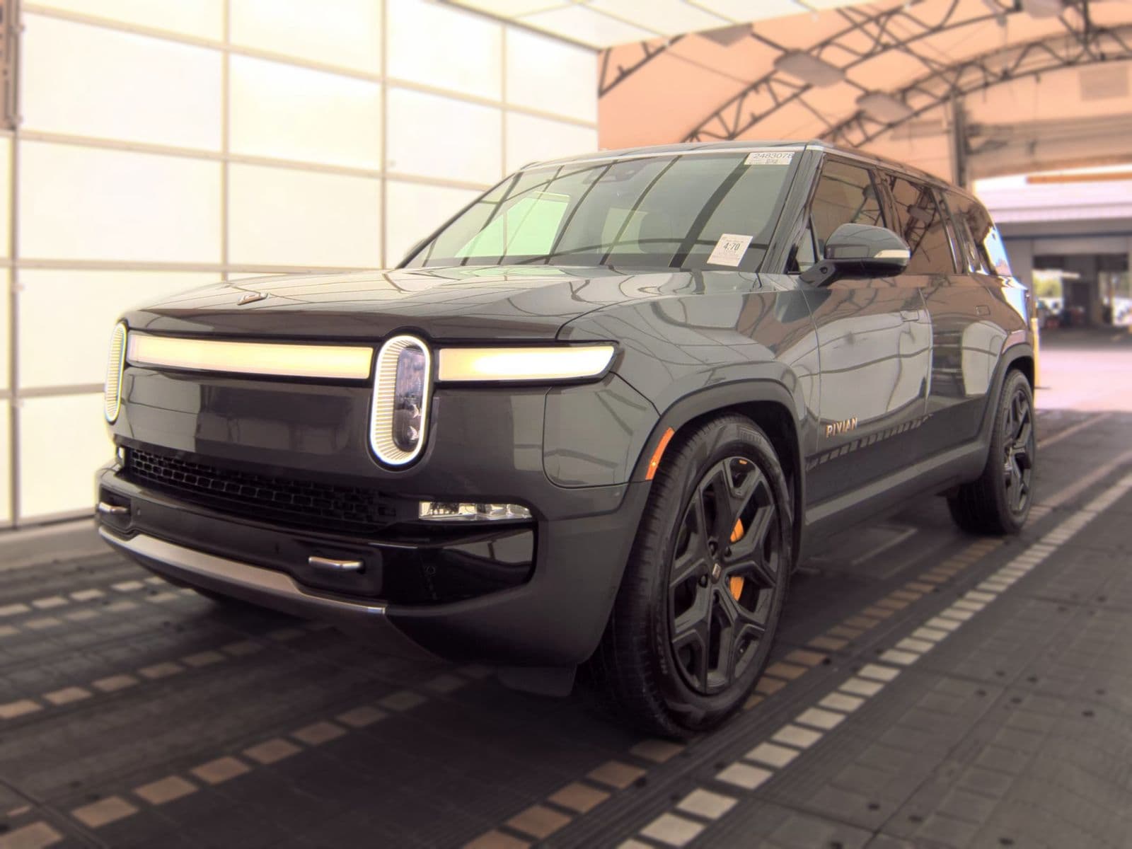 2023 RIVIAN R1S QUAD Large