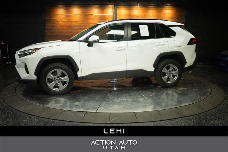 2022 TOYOTA RAV4 XLE