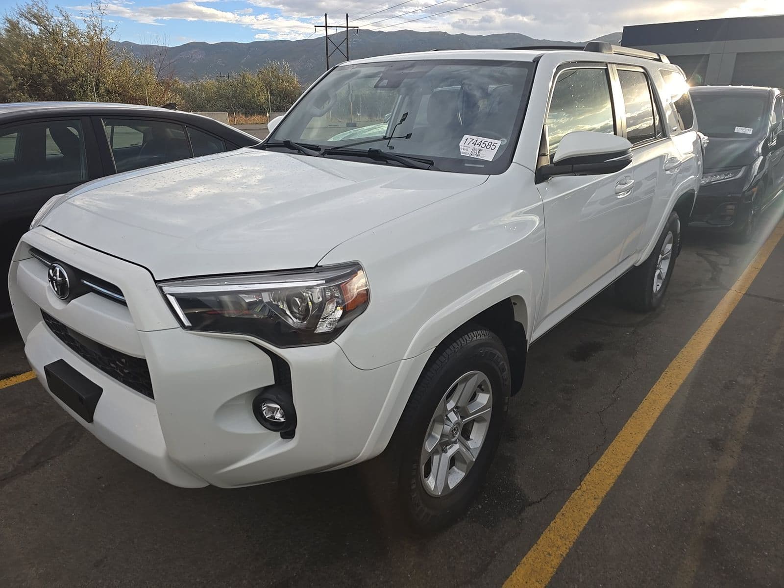2024 TOYOTA 4RUNNER SR5 Premium