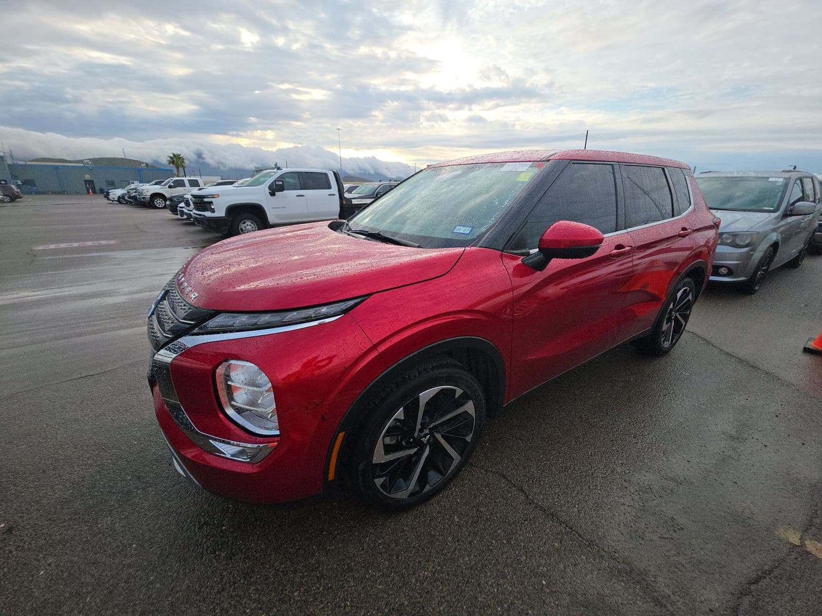 2024 MITSUBISHI OUTLANDER SE