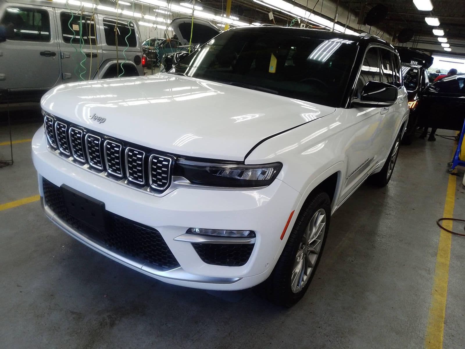 2023 JEEP GRAND CHEROKEE Summit