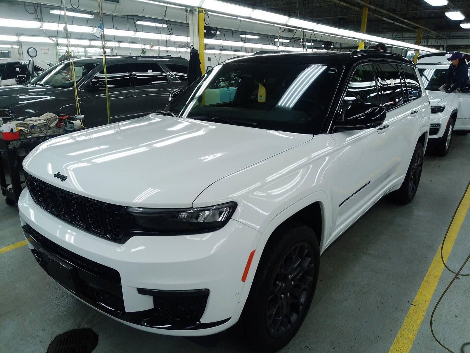 2023 JEEP GRAND CHEROKEE L SUMMIT Reserve