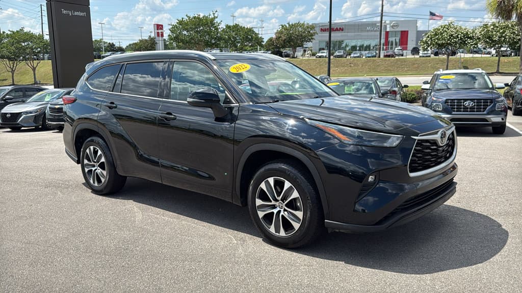 2022 TOYOTA HIGHLANDER XLE