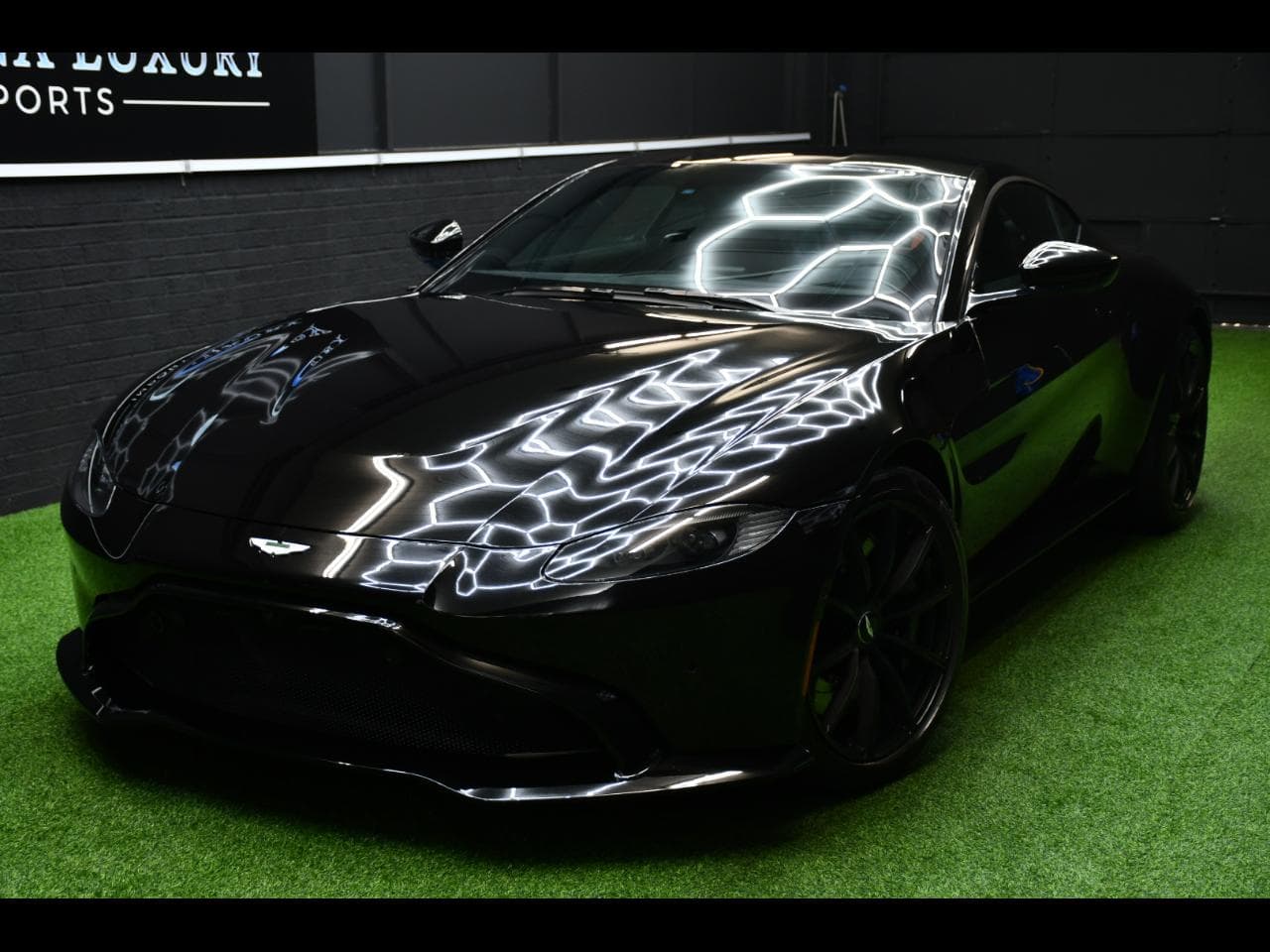 2020 ASTON MARTIN VANTAGE Base