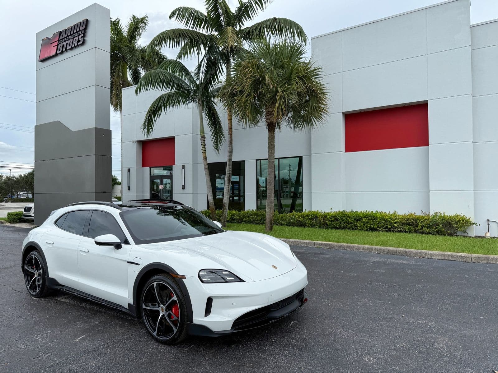 2025 PORSCHE TAYCAN 4