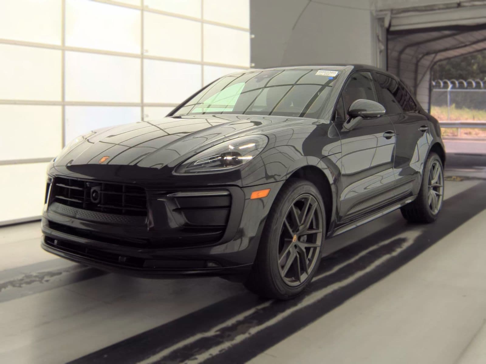 2023 PORSCHE MACAN Base