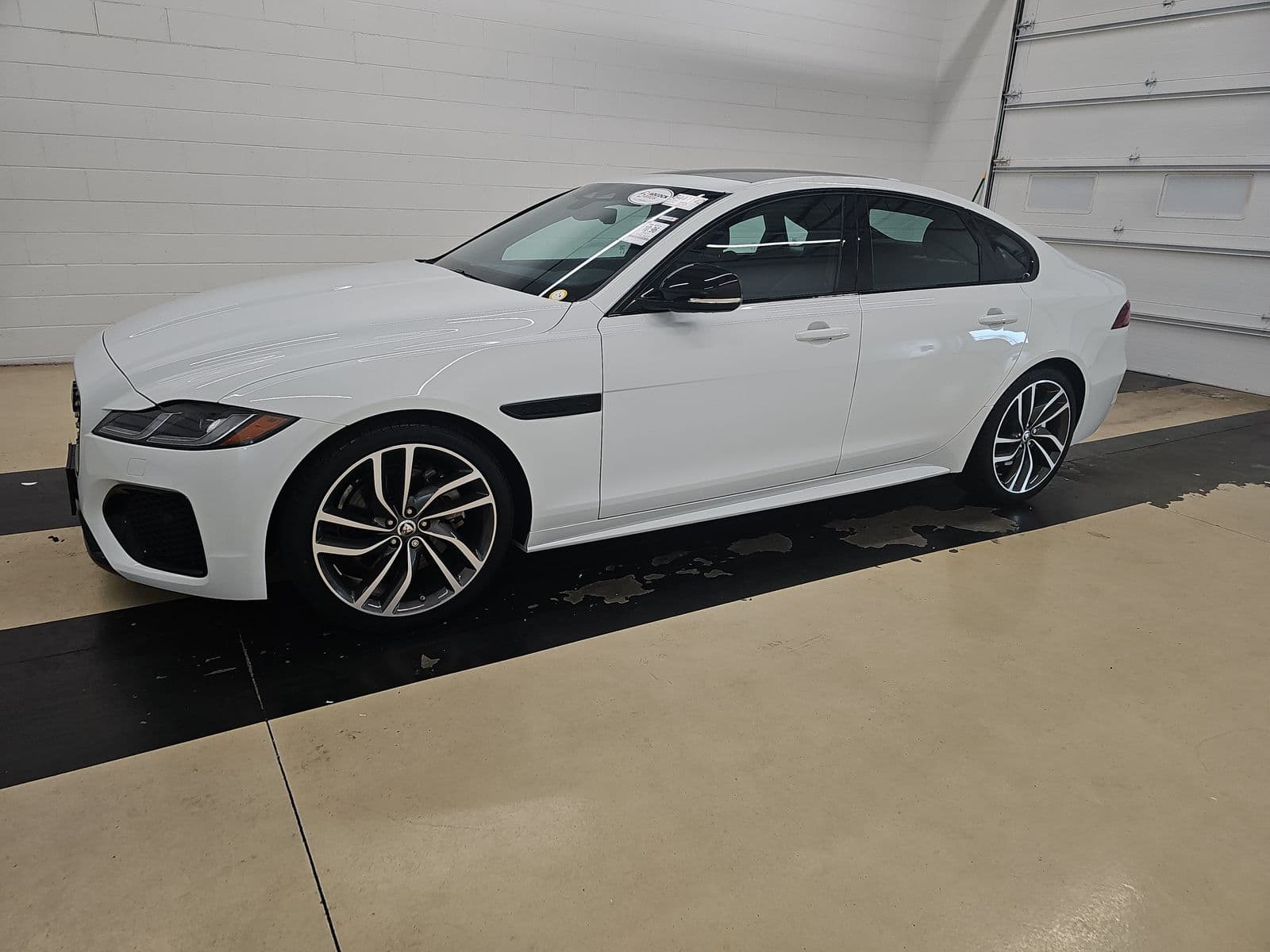 2024 JAGUAR XF R-DYNAMIC SE