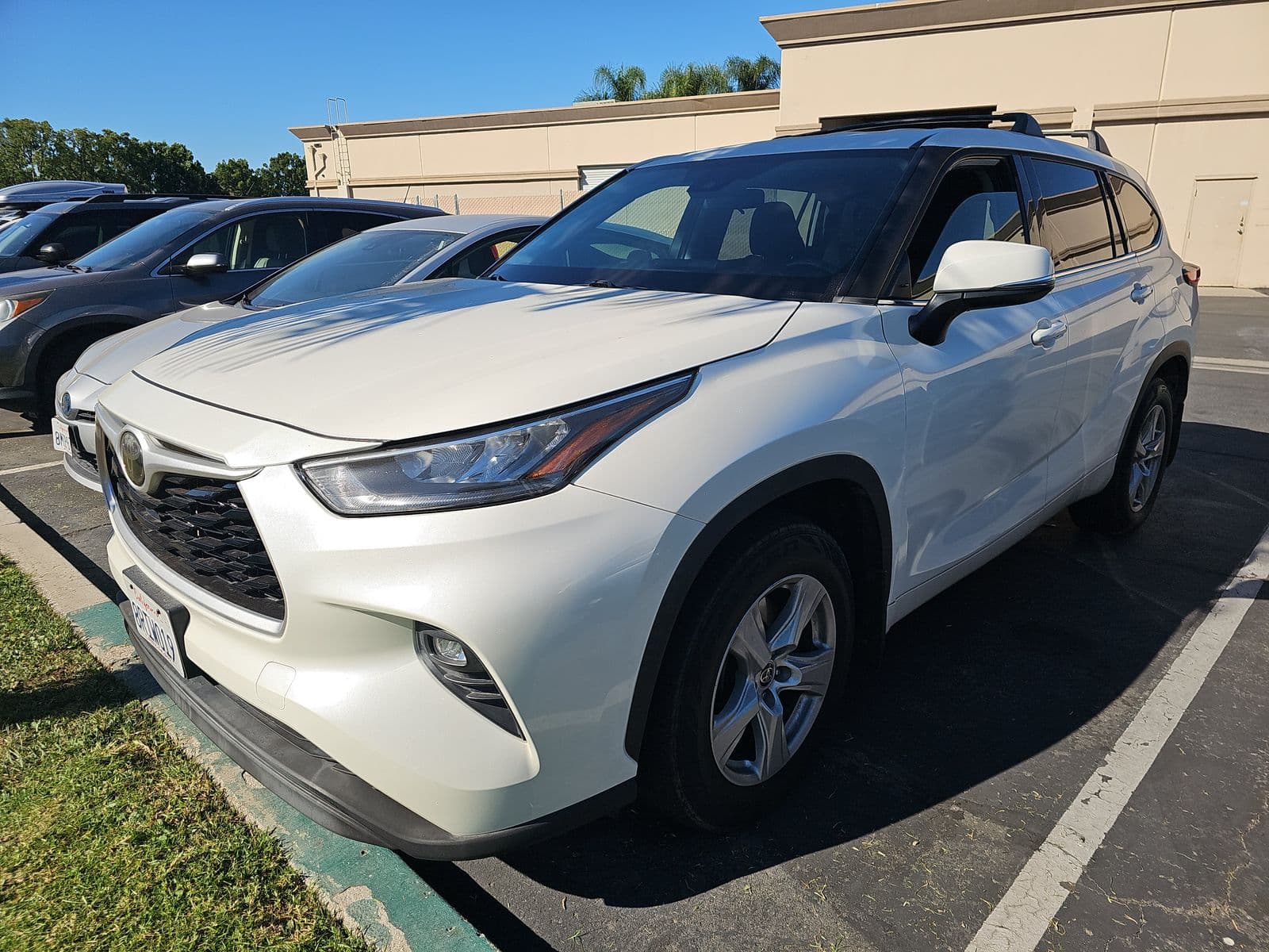 2020 TOYOTA HIGHLANDER LE