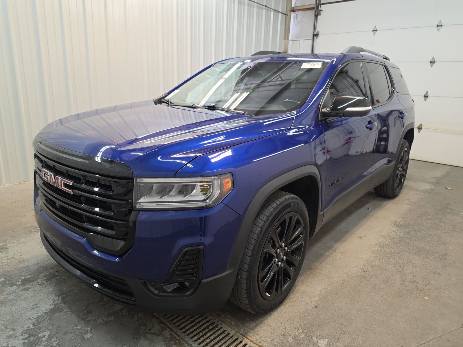2023 GMC ACADIA SLT