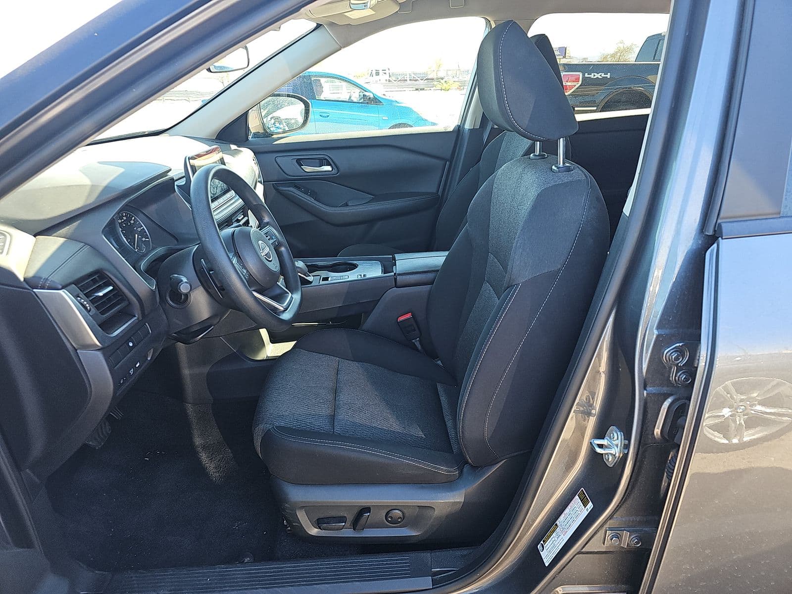 2024 NISSAN ROGUE SV