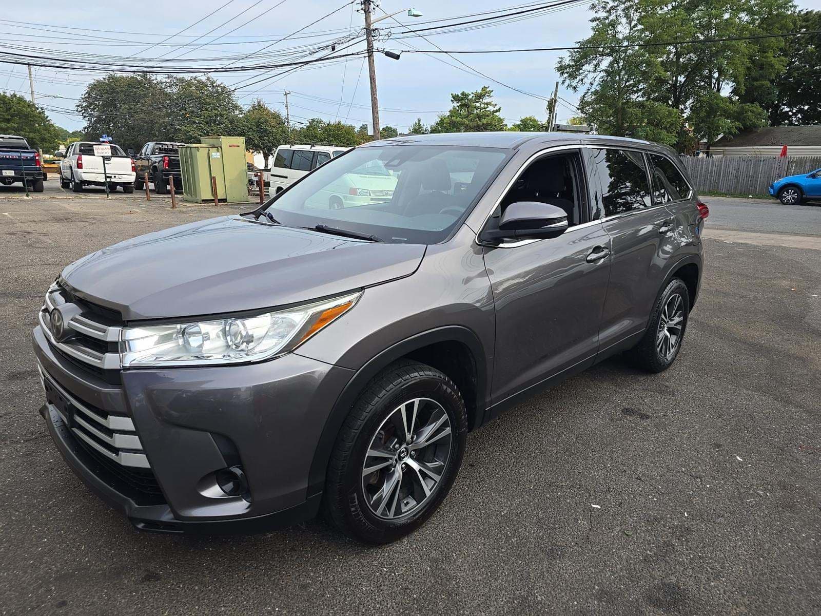 2019 TOYOTA HIGHLANDER LE