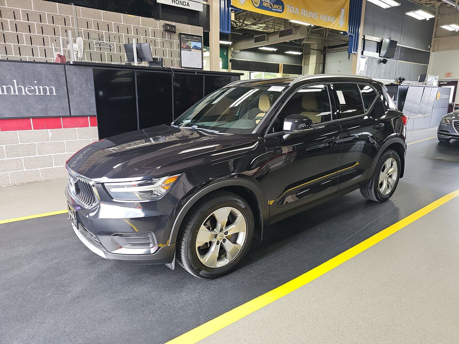 2019 VOLVO XC40 T5 Momentum