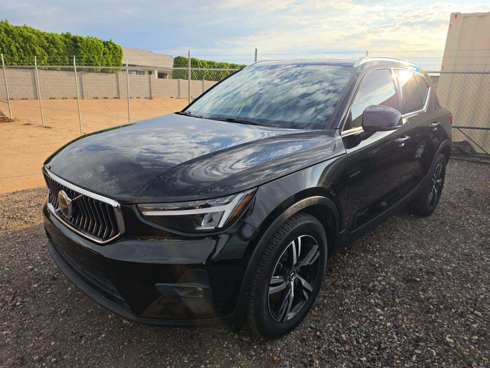 2023 VOLVO XC40 B5 Plus