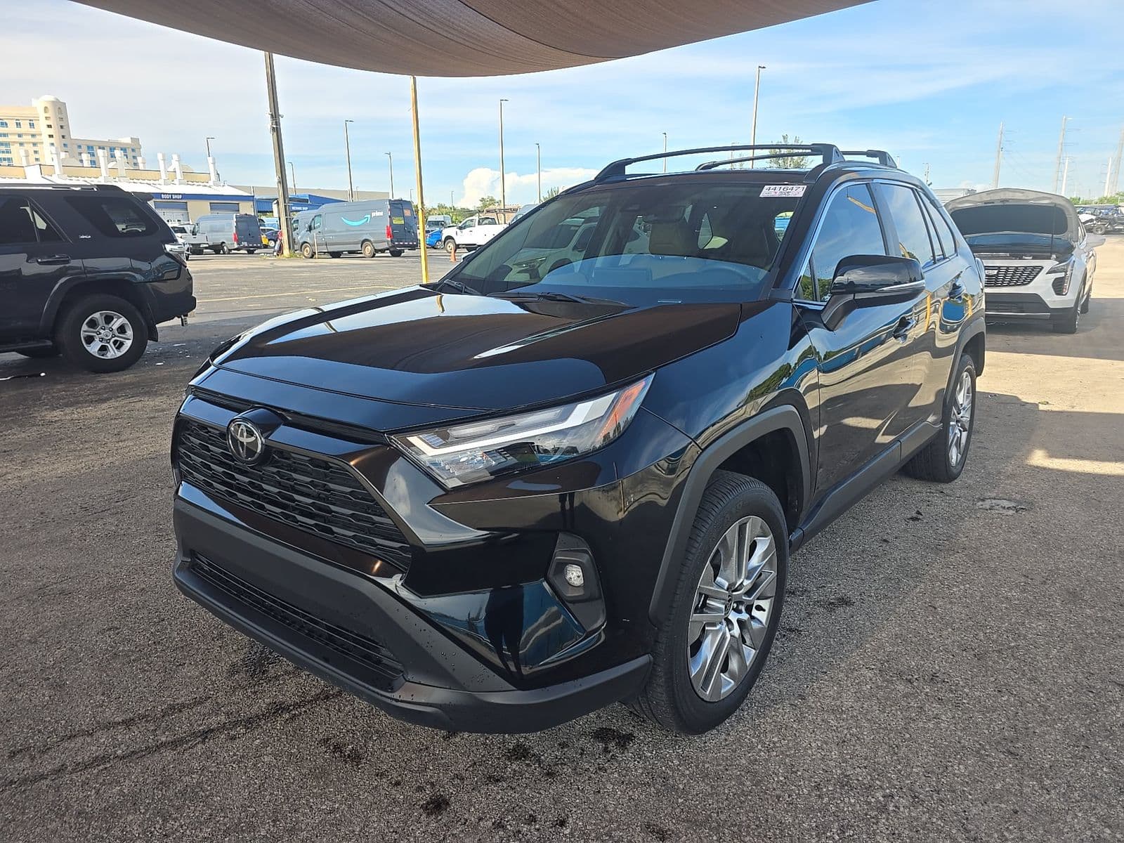 2025 TOYOTA RAV4 XLE Premium