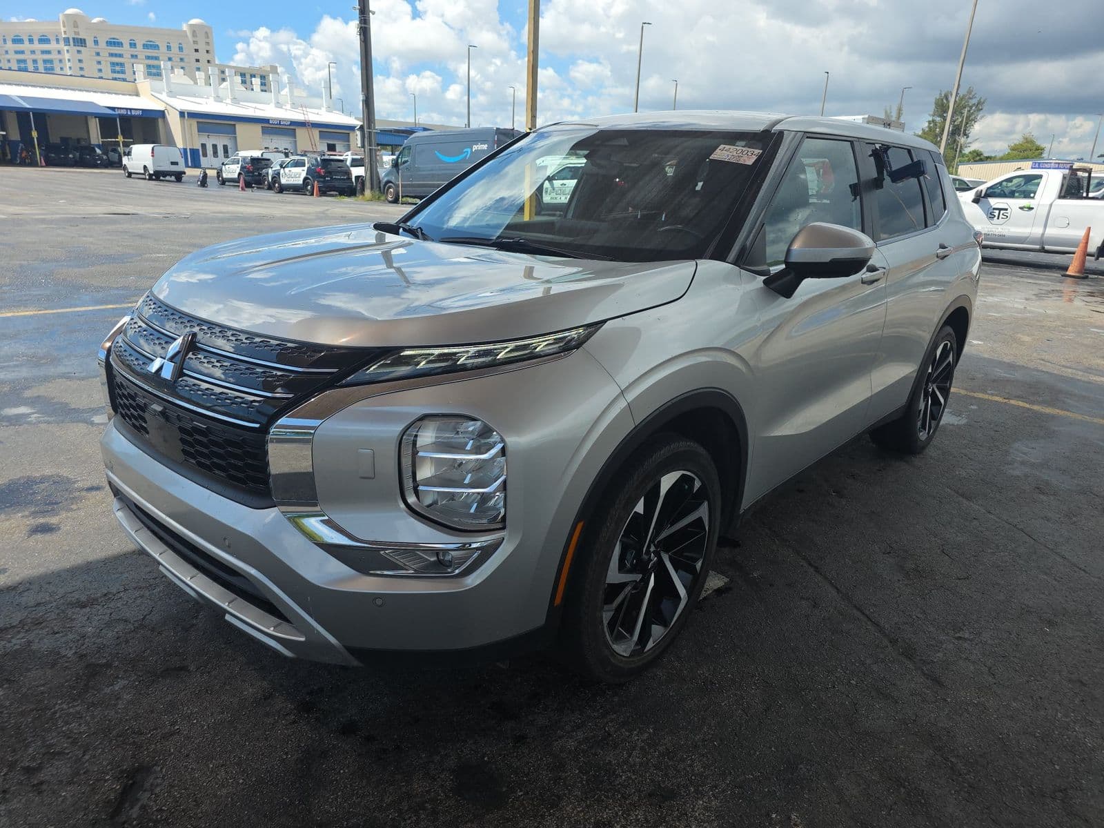 2024 MITSUBISHI OUTLANDER SE