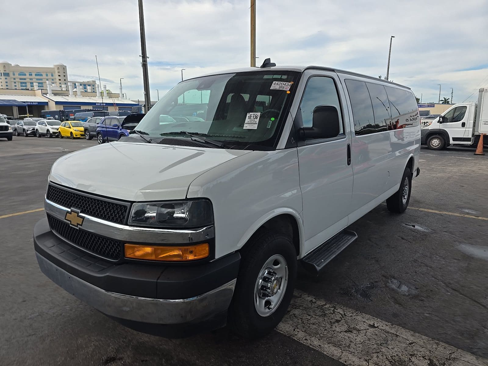 2025 CHEVROLET EXPRESS 3500 LT