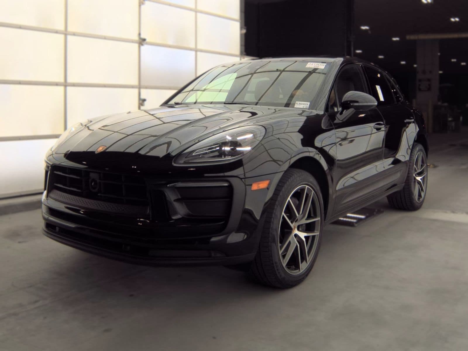 2023 PORSCHE MACAN Base