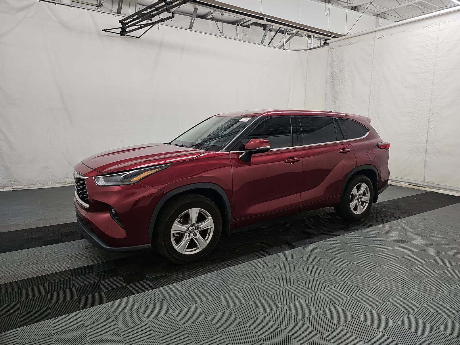 2022 TOYOTA HIGHLANDER LE