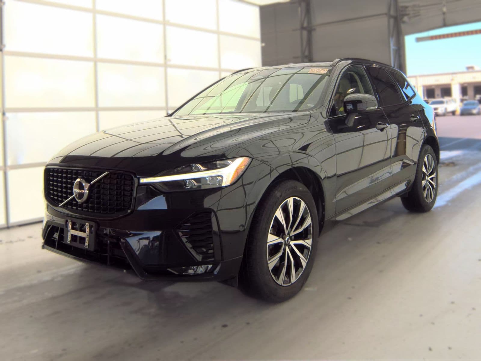 2023 VOLVO XC60 B5 Plus