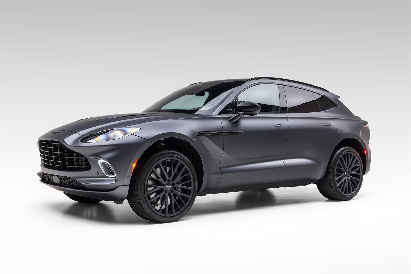2022 ASTON MARTIN DBX Base