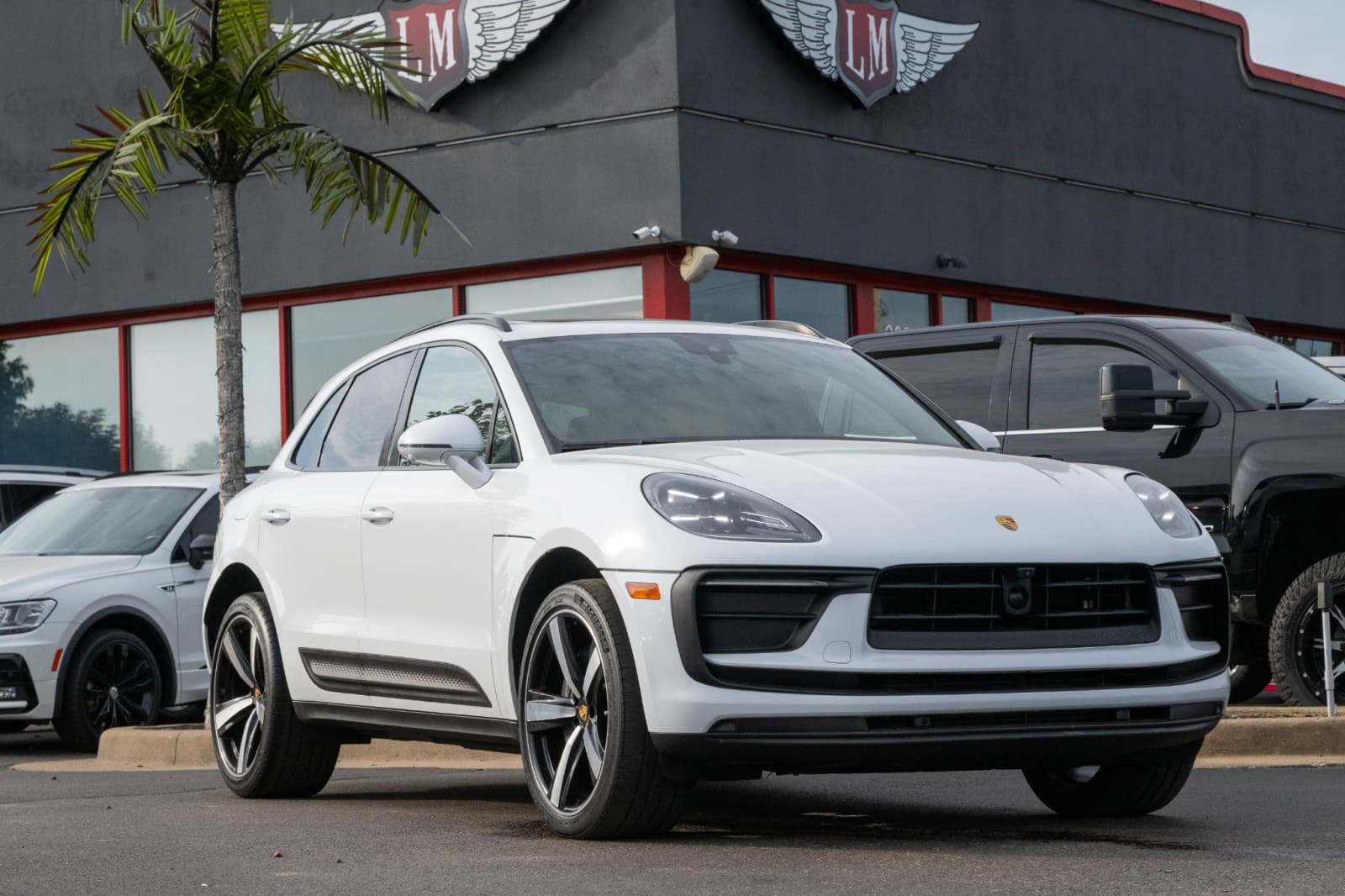 2024 PORSCHE MACAN Base